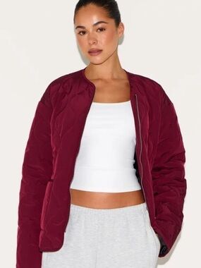 PrettyLittleThing Quilted Bomber Jacket in Burgundy